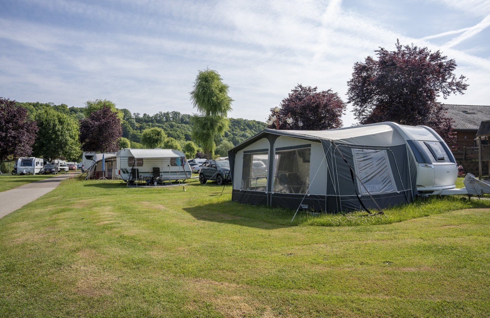 Geräumige Stellplätze